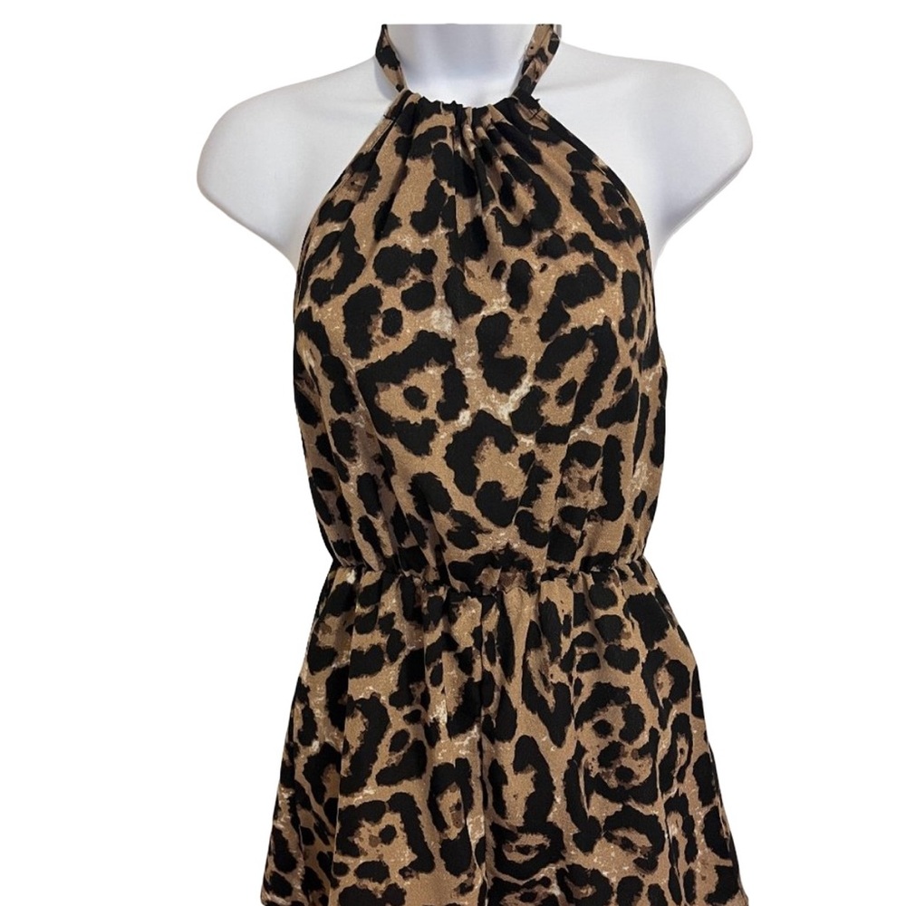 Adorable leopard print romper XS